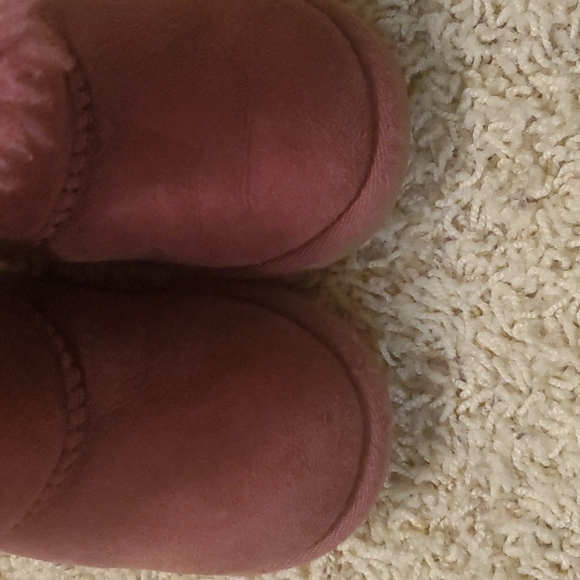 Uggs - Picture 4 of 4